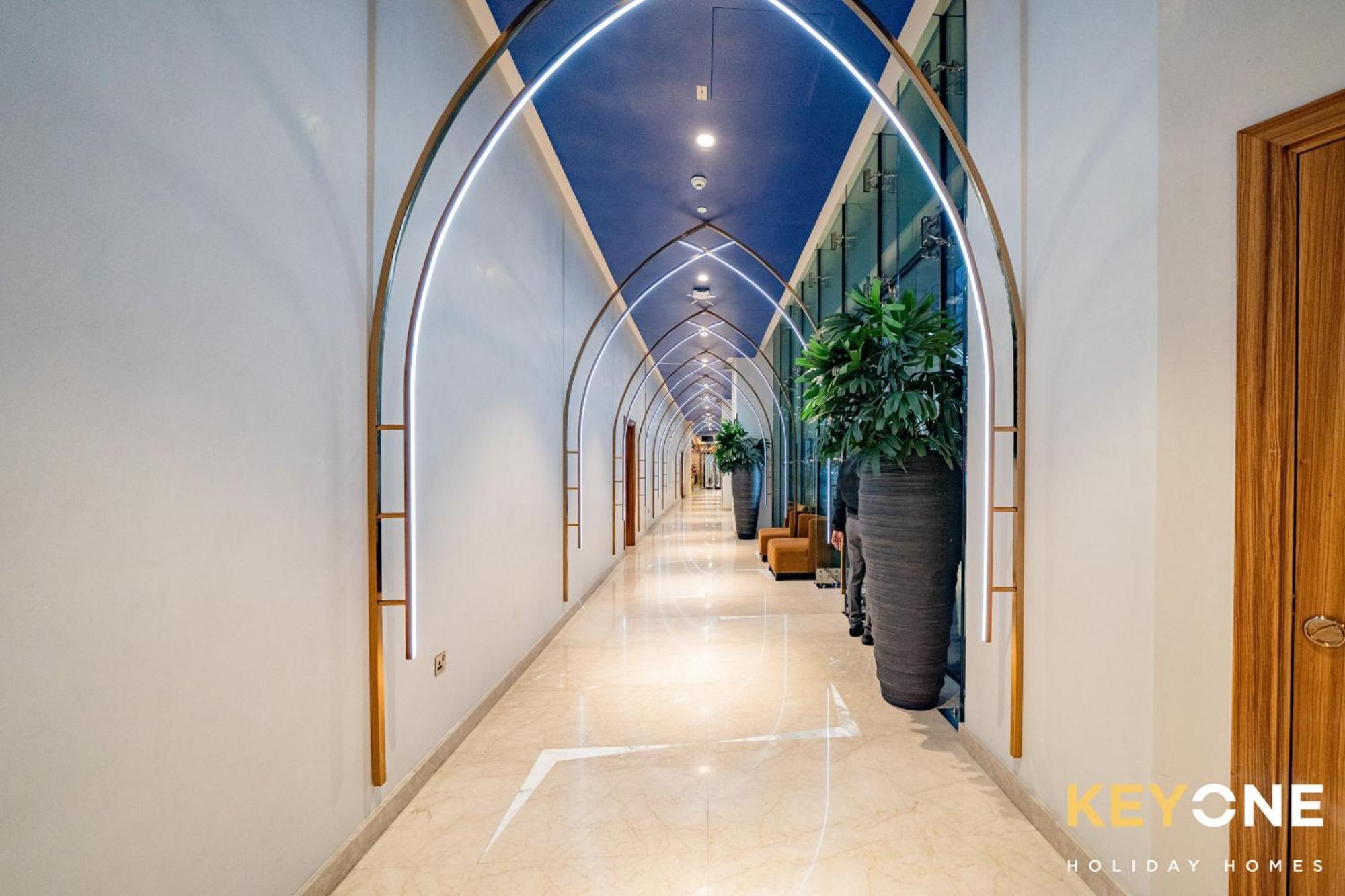 Sleek Studio In Prive With Stunning Canal View Dubai Exterior foto