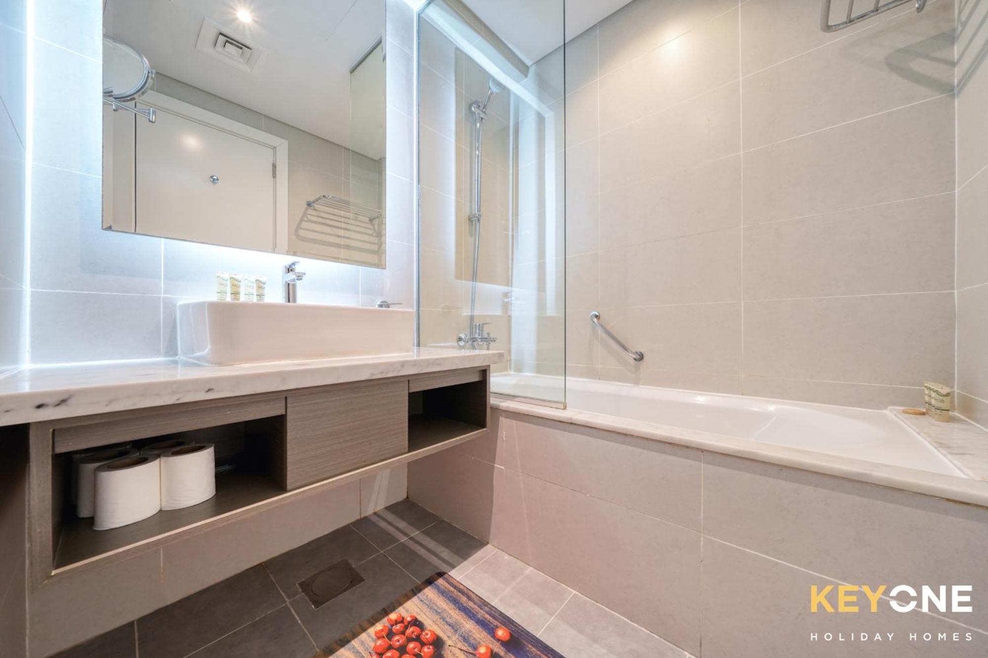 Sleek Studio In Prive With Stunning Canal View Dubai Exterior foto